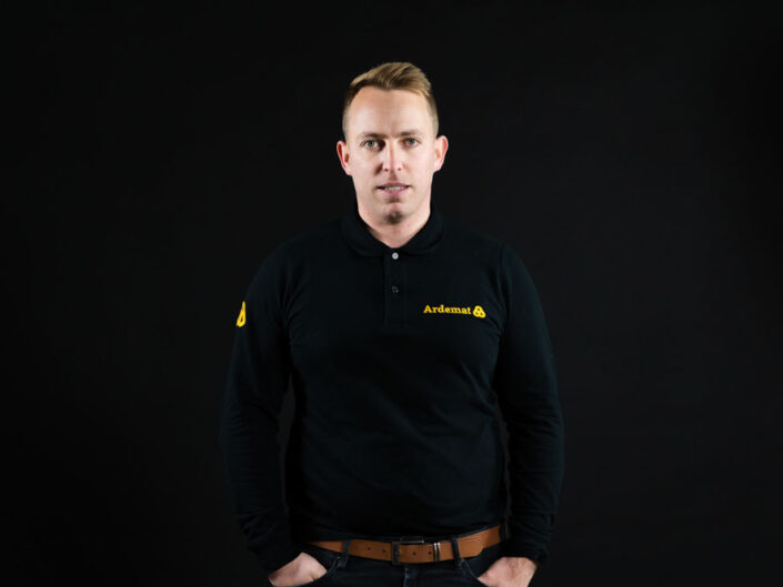 PHOTO SHOOTING STUDIO PERSONNES