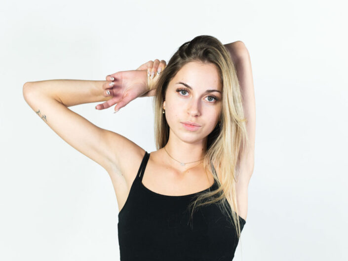 PHOTO SHOOTING STUDIO PERSONNES